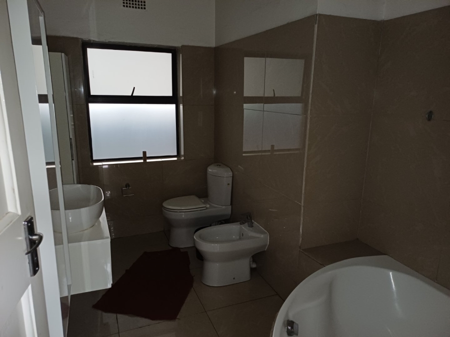 5 Bedroom Property for Sale in Park West Free State